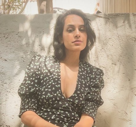 Agam Darshi ヌード女優 写真