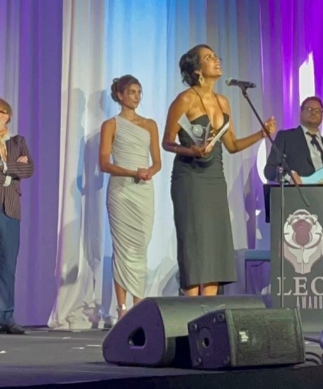 Agam Darshi ヌードのポルノスター 画像