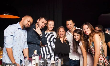 かわいいティーンのオンリーファンズ アートヌード 写真