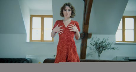 ダーティトークオンリーファンズ 美しい裸 画像