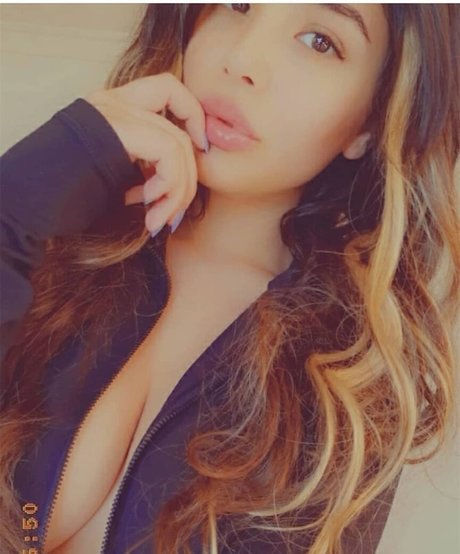 Miriam Tay ポルノスター ヌード 写真