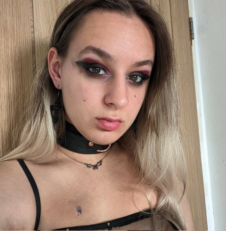 フェイシャルオンリーファンズ エロチック 画像