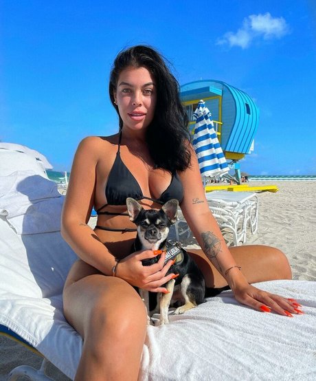 chiara di vincenzo かわいいポルノスター 写真