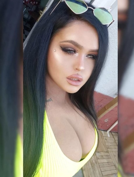 痩せたアジア人ティーン OnlyFans セクシー裸 ギャラリー