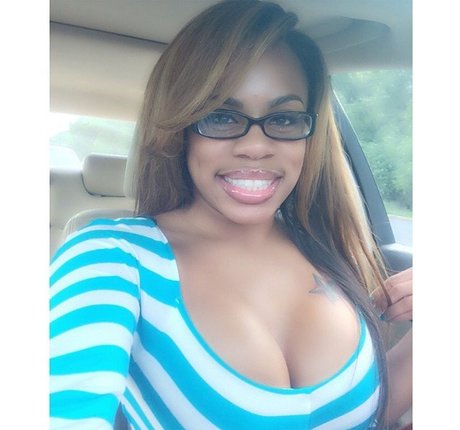 小人ヌードオンリーファンズ ホット裸 画像