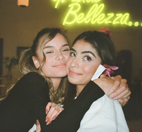 ヌーディストオンリーファンズ 美しいヌード 写真