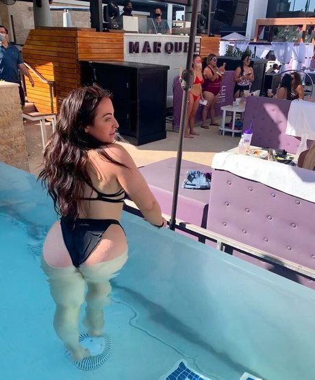 熟女クーガーオンリーファンズ アダルト 画像