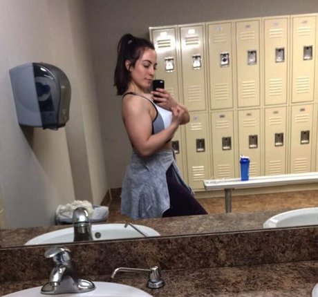 Sydney Martichuski 美しいモデル 写真