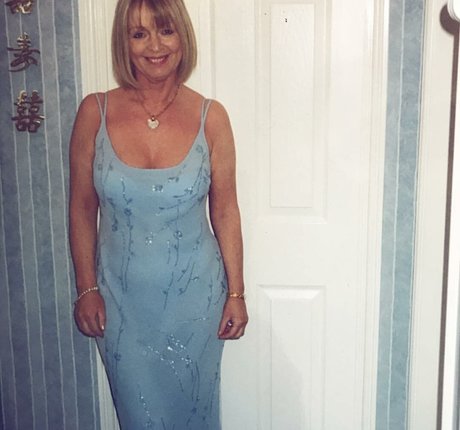 ヌード教師オンリーファンズ ヌード 写真