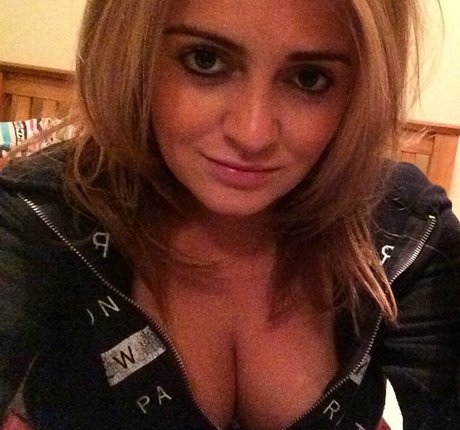 Kirsty Eccleston ホットスター 写真