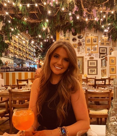 曲線美のクーガーOnlyFans セクシーxxx 写真