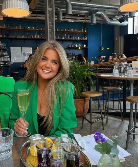 成熟した黒人女性オンリーファンズ セクシーヌード 写真