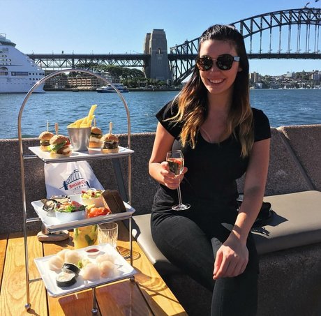 アジア人のティーンの足 オンリーファンズ アート裸 画像