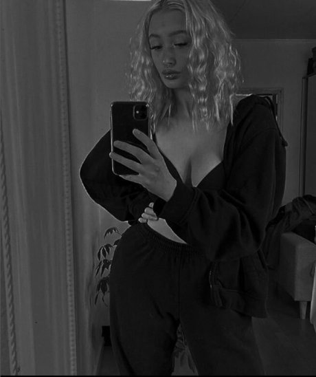 Cecilie M Paasch かわいいスター 画像