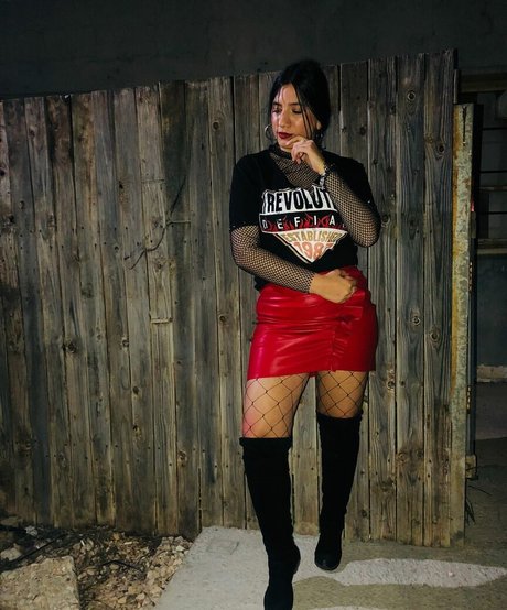 巨乳で曲線美のOnlyFans ヌード 画像