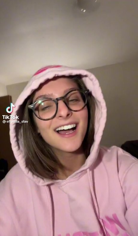 Efiyenia Stavropoulos 無料のスター ギャラリー