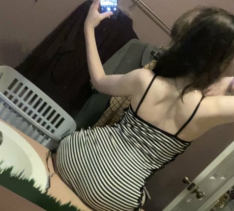 シシーオンリーファンズ 無料ヌード 画像