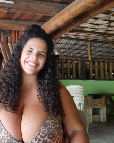 Mayla Coimbra ポルノスター ヌード 画像