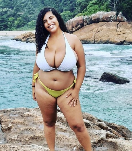 Mayla Coimbra アートモデル 写真