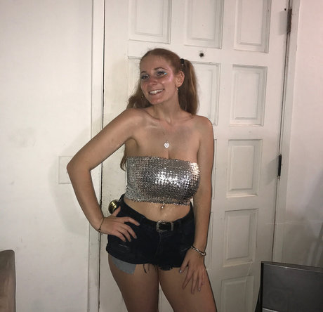 アジア人女性OnlyFans セクシー 写真