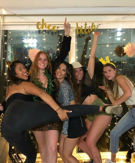 曲線美のラテン系オンリーファンズ xxx 写真