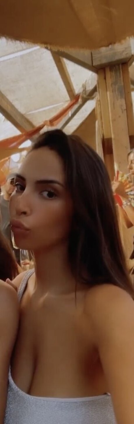 Chirine Sabaiti ヌードモデル 写真