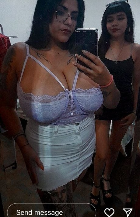 Marlii Rodriguez ヌードスター 写真