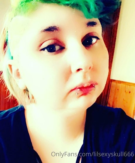 Skylar Rose Zombiez トップポルノスター 写真