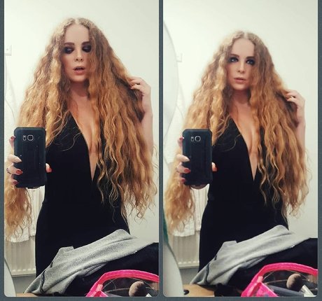 Emily Jezebelle Hamilton 素敵なスター 写真