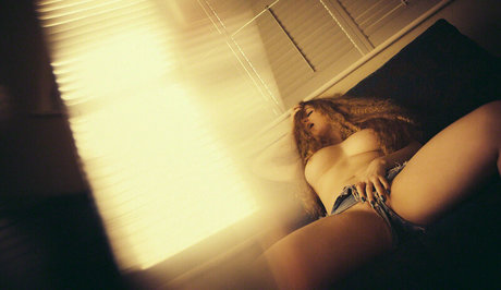 Emily Jezebelle Hamilton スター ヌード ギャラリー