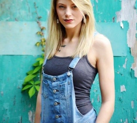 熟女クーガーオンリーファンズ アートポルノ 写真