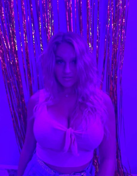 Gracie Diewald ポルノ女優 画像