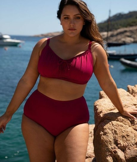 Yasmine MInovski 高品質女優 写真