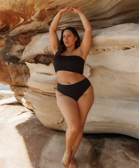 Yasmine MInovski アートスター 画像