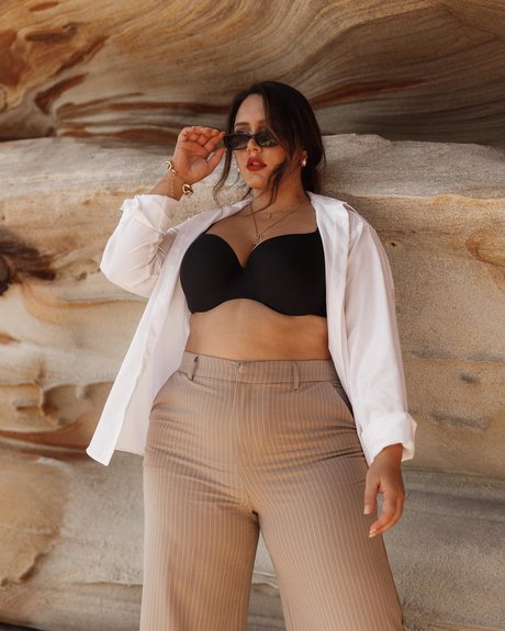 Yasmine MInovski ポルノスター アート 写真