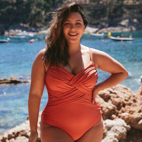 Yasmine MInovski 高品質のスター 写真