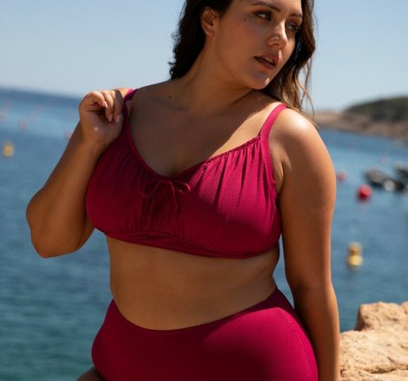 Yasmine MInovski セックスモデル 写真