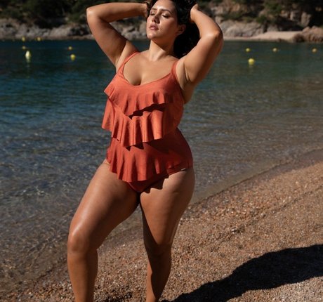 Yasmine MInovski ポルノスター セックス 画像