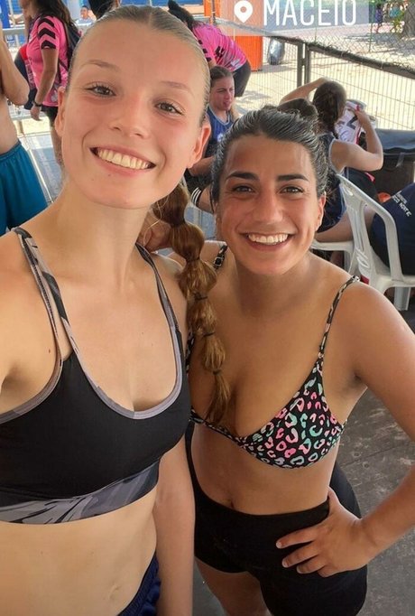 汚れた足オンリーファンズ エロチック 写真