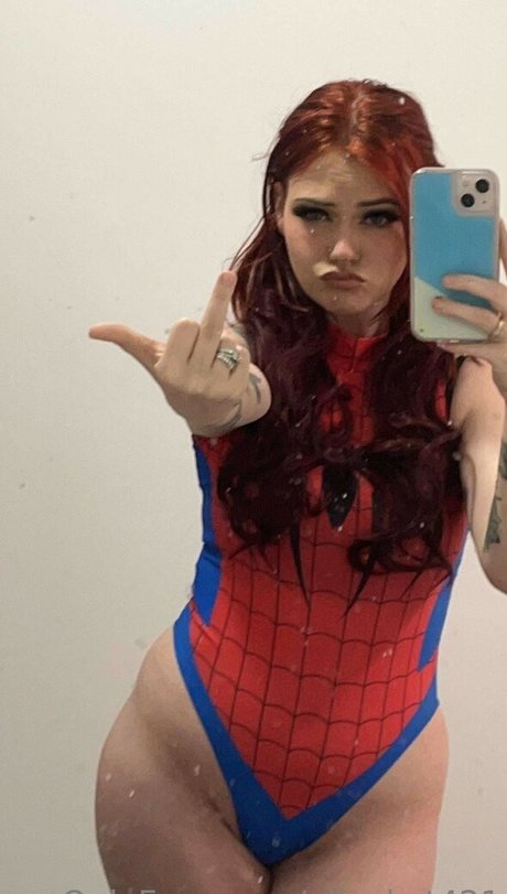 熟女クーガーオンリーファンズ 美しい 画像