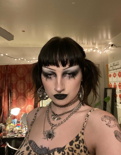 ウェブカメラ オンリーファンズ xxx 写真