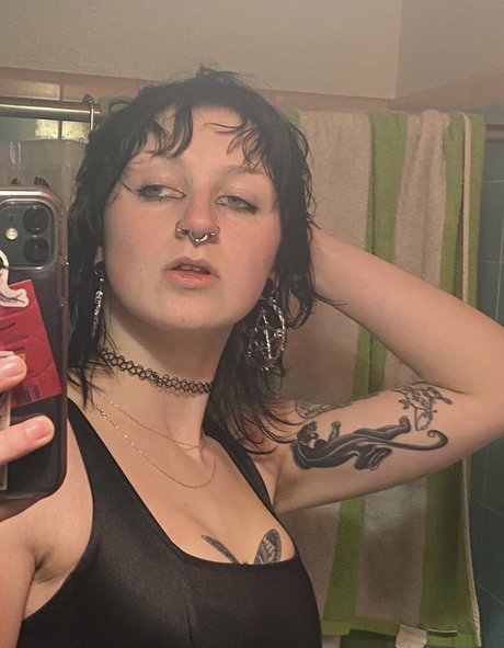 gothbimboxxx 裸のモデル 写真