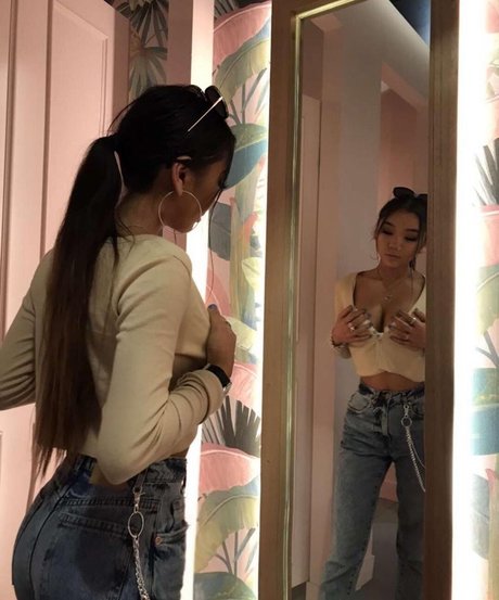 Kiimiiseokk アダルトモデル ギャラリー