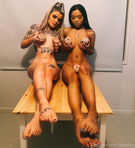 Kiimiiseokk ポルノモデル 写真