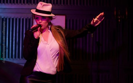 Deeababe アダルトスター 写真