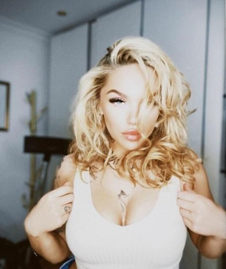 Deeababe アートモデル 写真