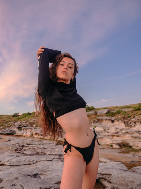 曲線美のラテン系オンリーファンズ エロチック ギャラリー