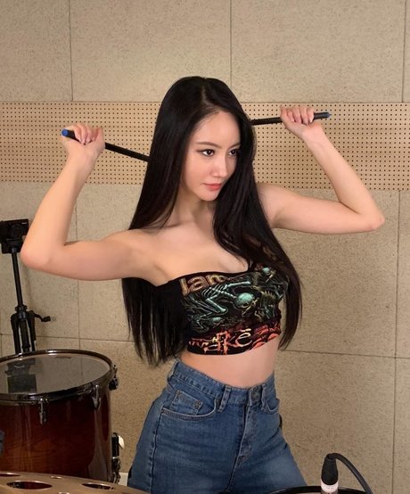 A Yeon 高品質モデル 写真