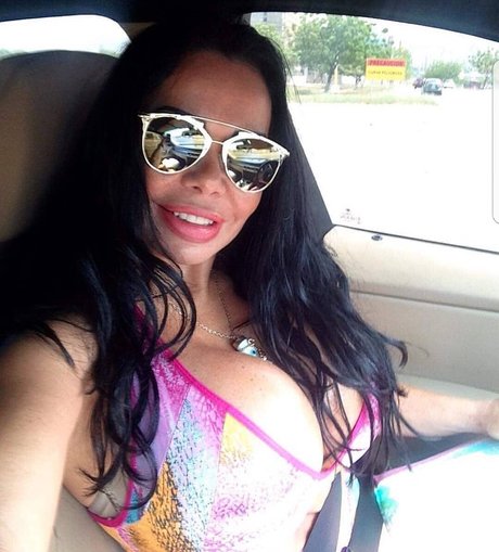 巨乳ブルネットオンリーファンズ セクシーxxx 写真