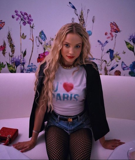 Rose Bertram エロティックモデル 写真